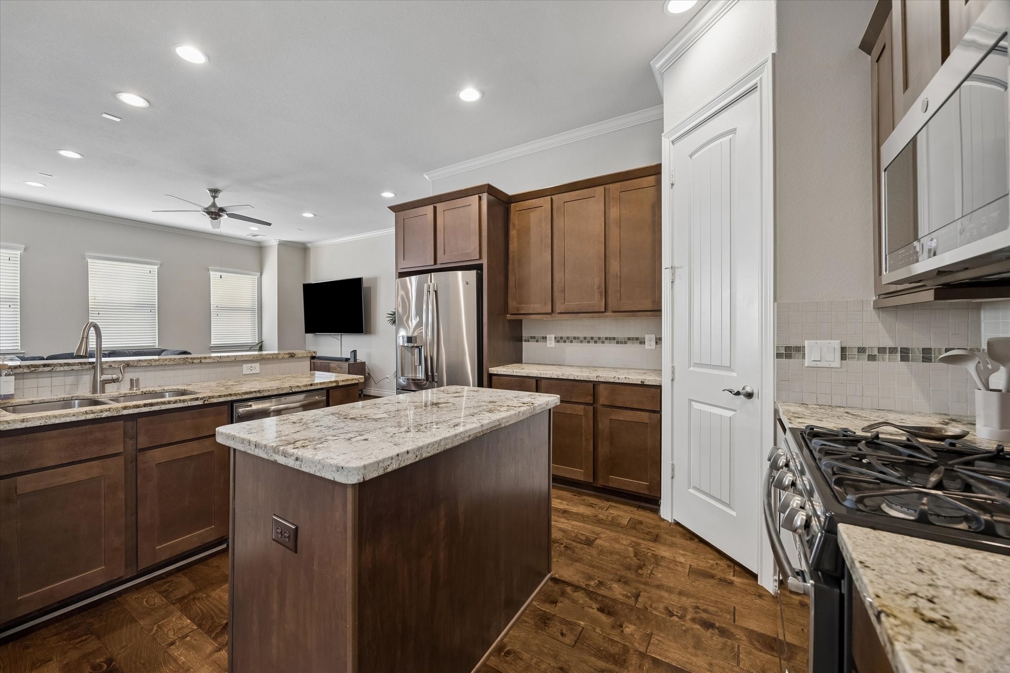 Gas stove & pantry