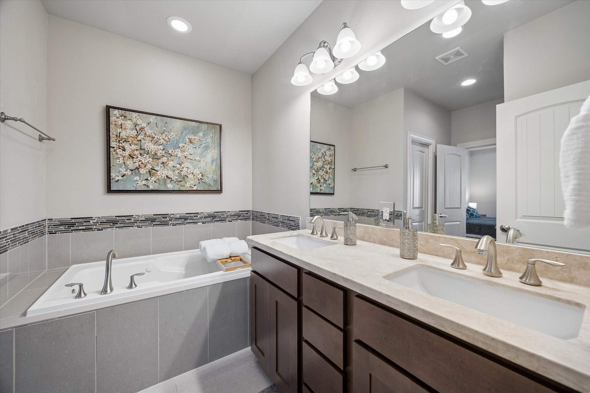 Separate tub/shower, dual vanity