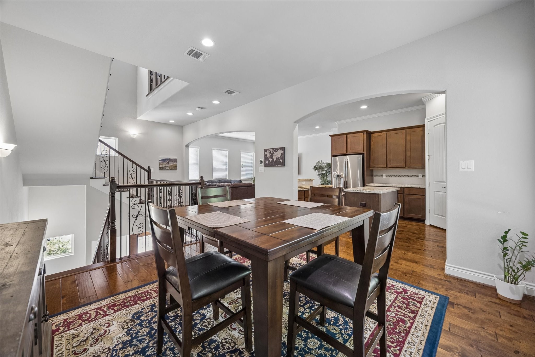 Arches in living/dining