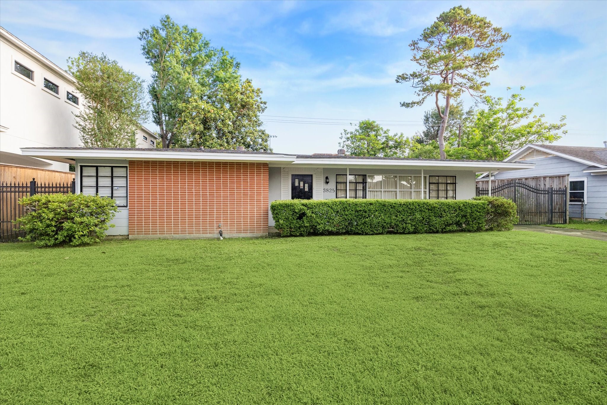 Nice home in great location...close to the Medical Center, Galleria, Greenway Plaza and Downtown, Nice home in great location...close to the Medical Center, Galleria, Greenway Plaza and Downtown,