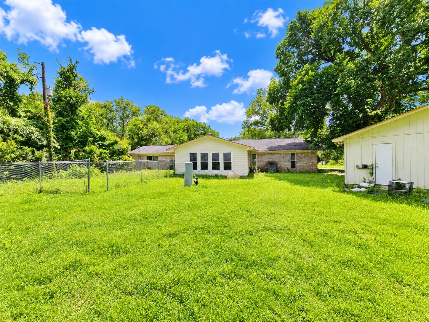 132 Otter Trail, Lake Jackson, TX 77566