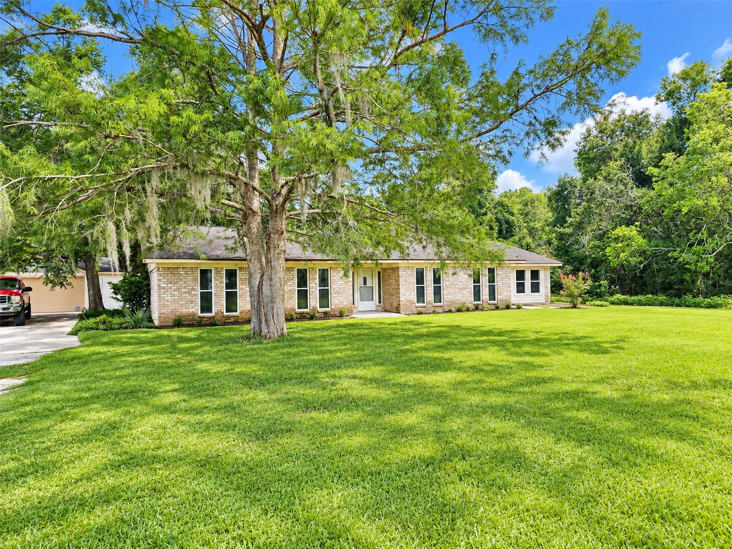 132 Otter Trail, Lake Jackson, TX 77566