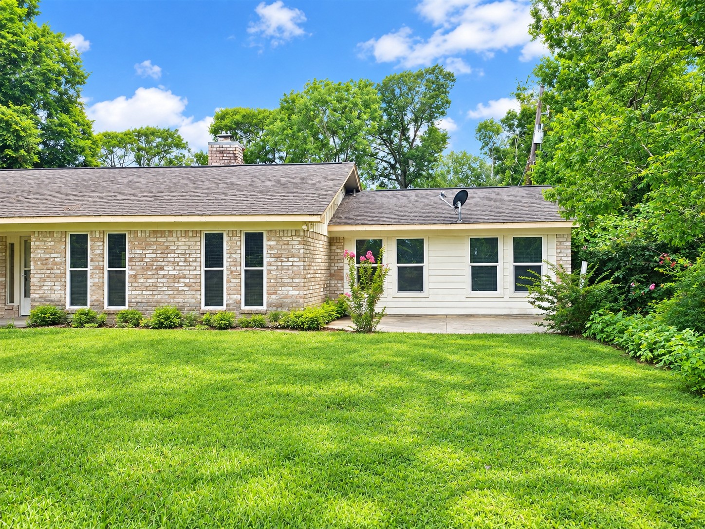 132 Otter Trail, Lake Jackson, TX 77566