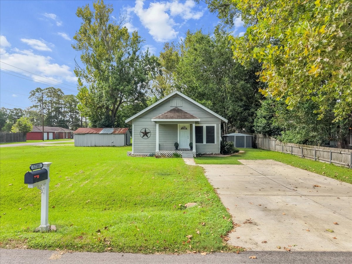 12101 23rd Street, Santa Fe, TX 77510 12101 23rd Street, Santa Fe, TX 77510