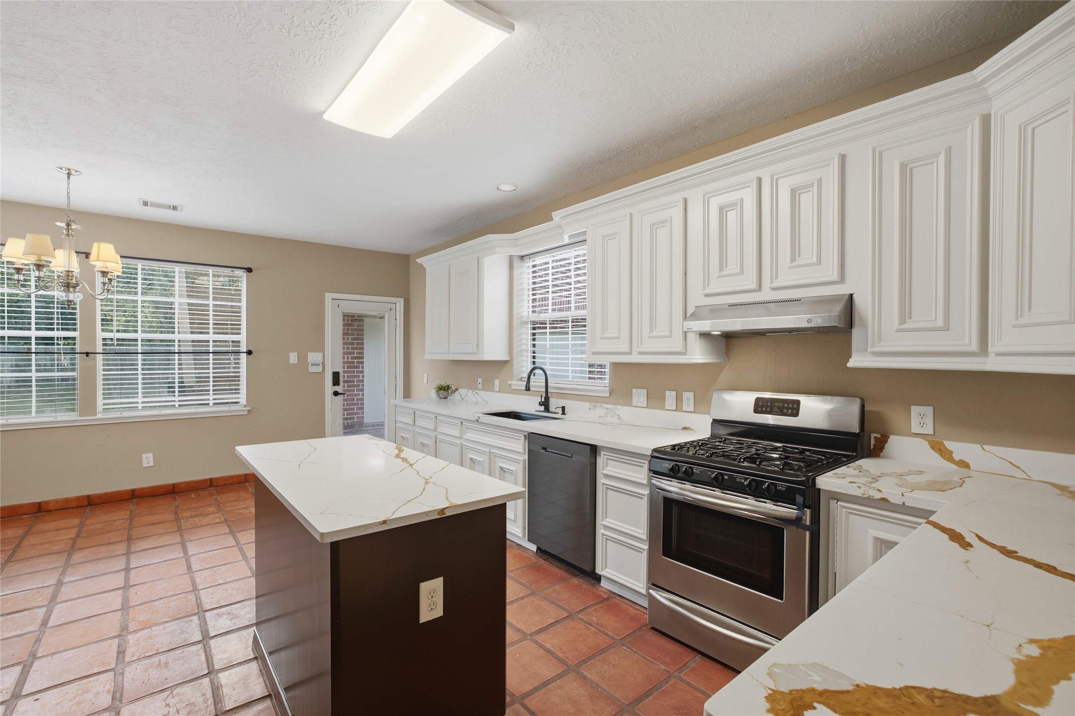 5202 W Zephyr Drive, #C378C, Alvin, TX 77511