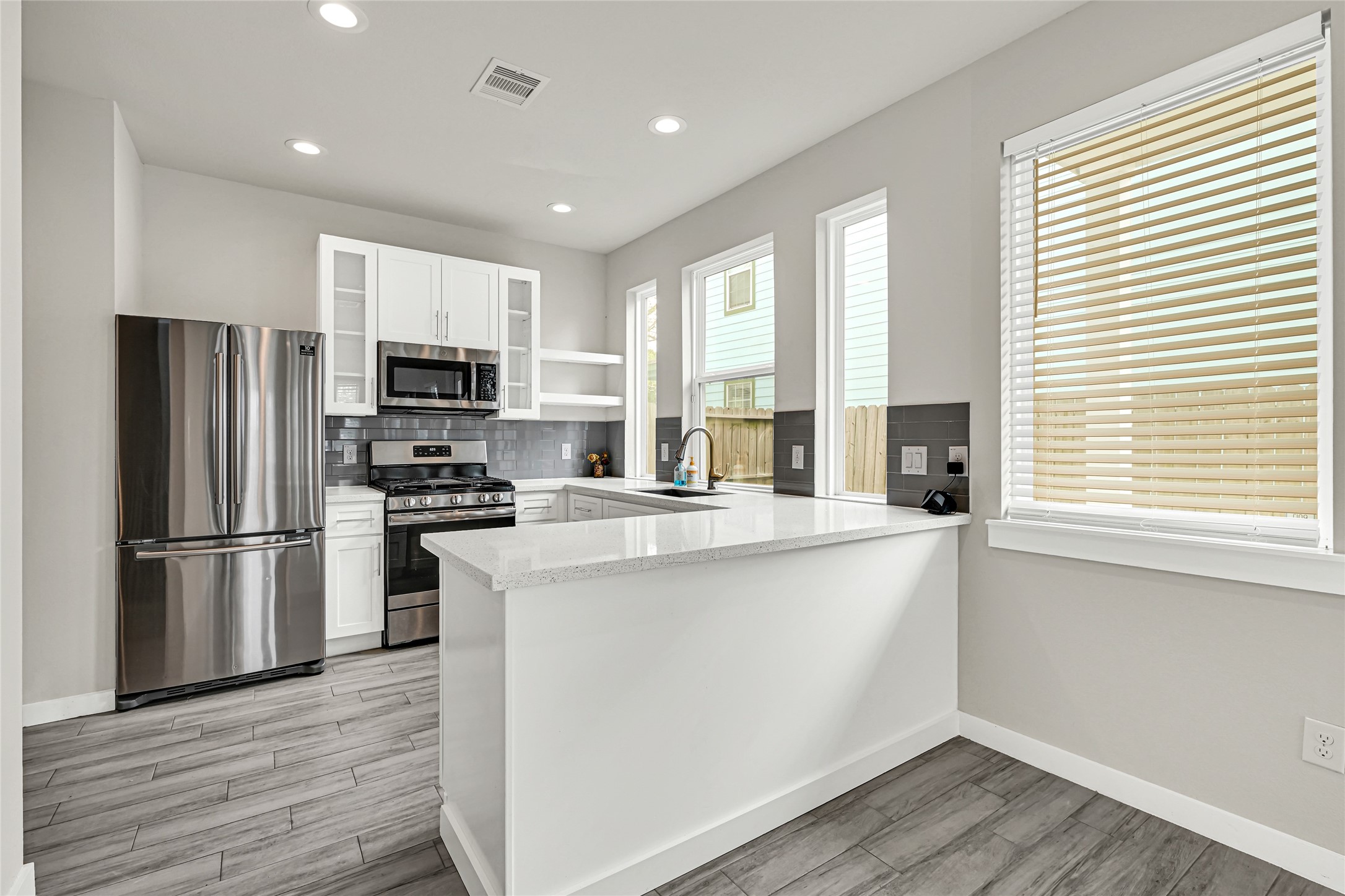9431 Jutland Road, Houston, TX 77033 9431 Jutland Road, Houston, TX 77033