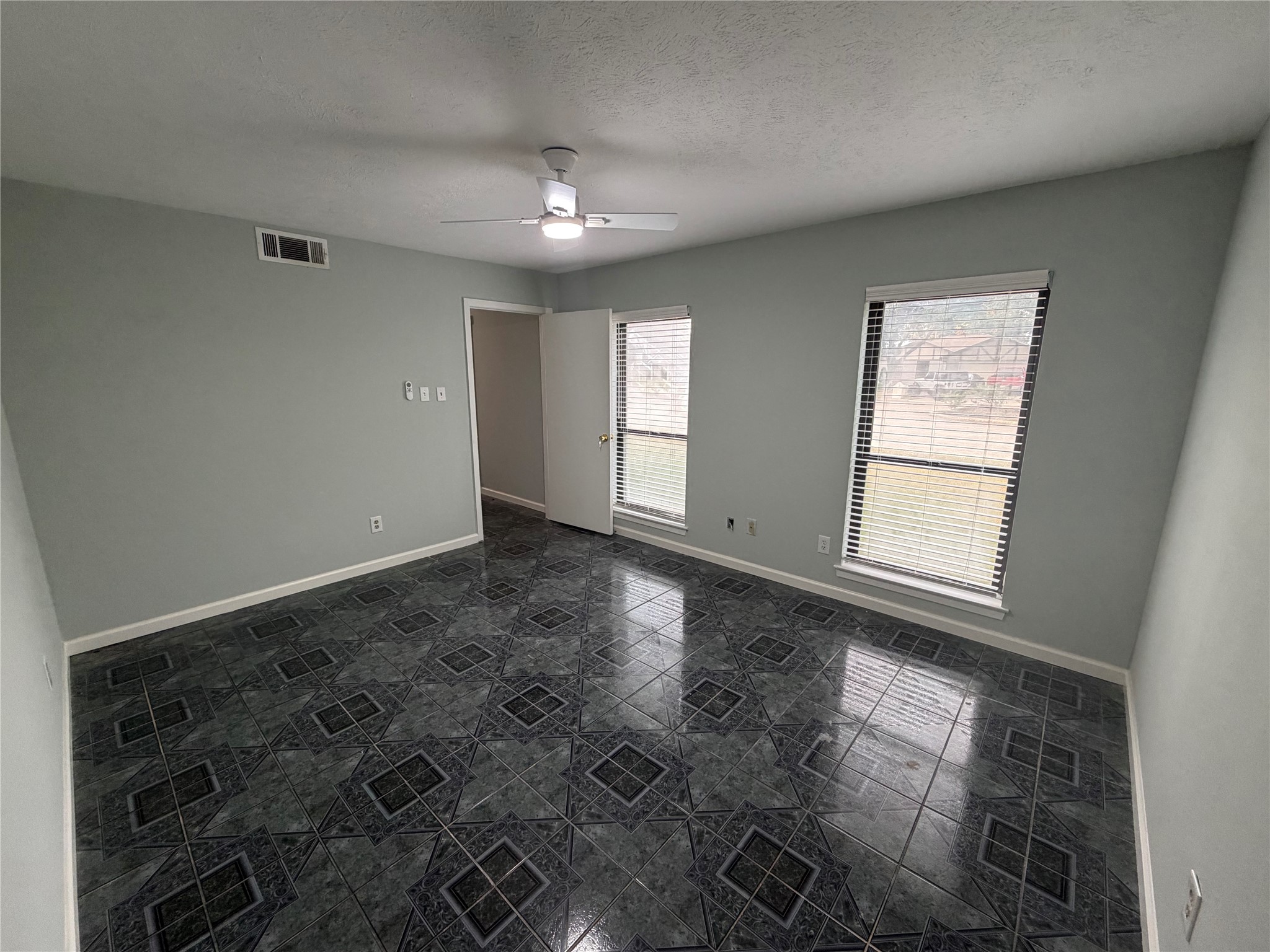 2611 W Greens Road, Houston, TX 77067