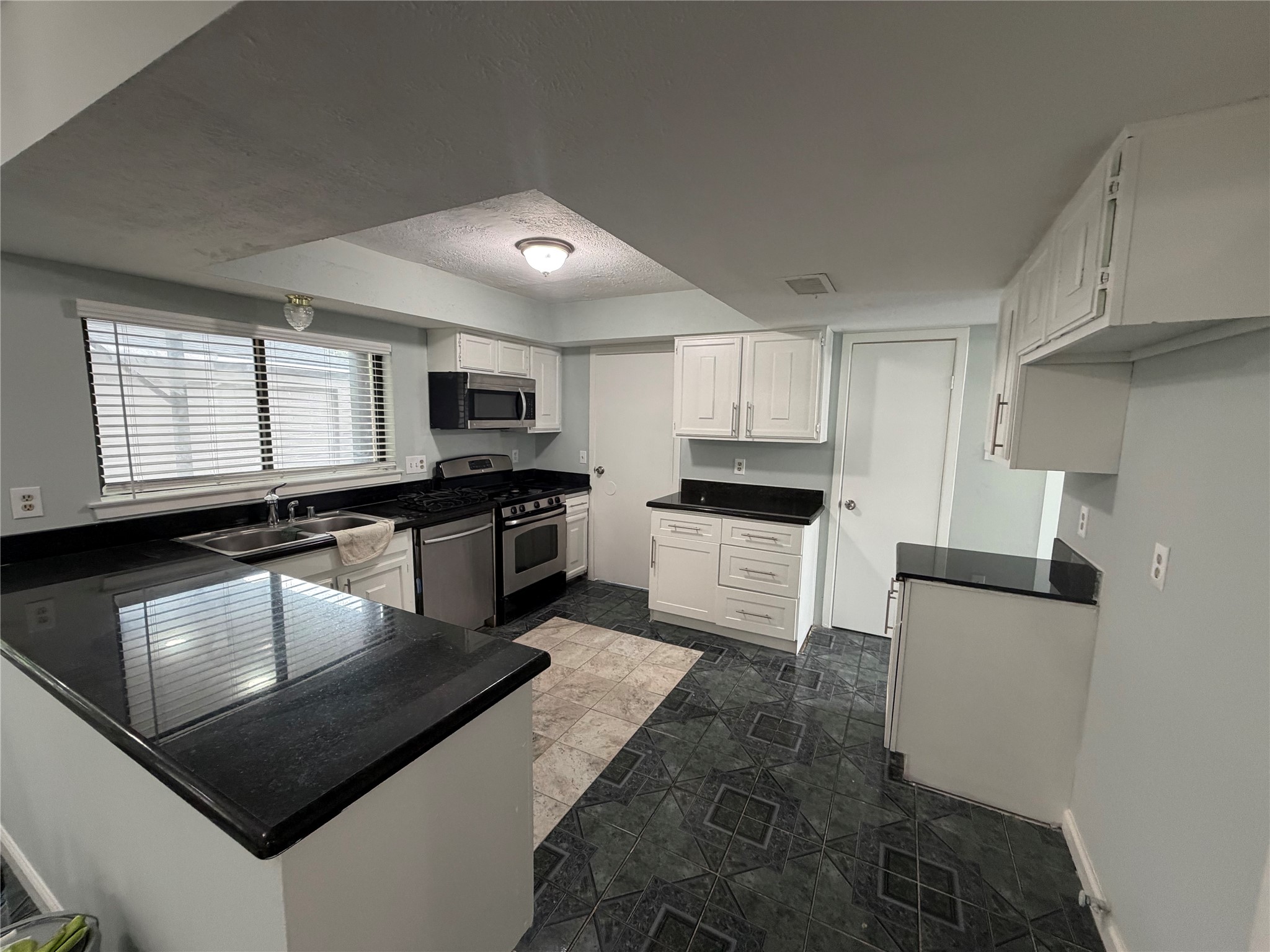 2611 W Greens Road, Houston, TX 77067