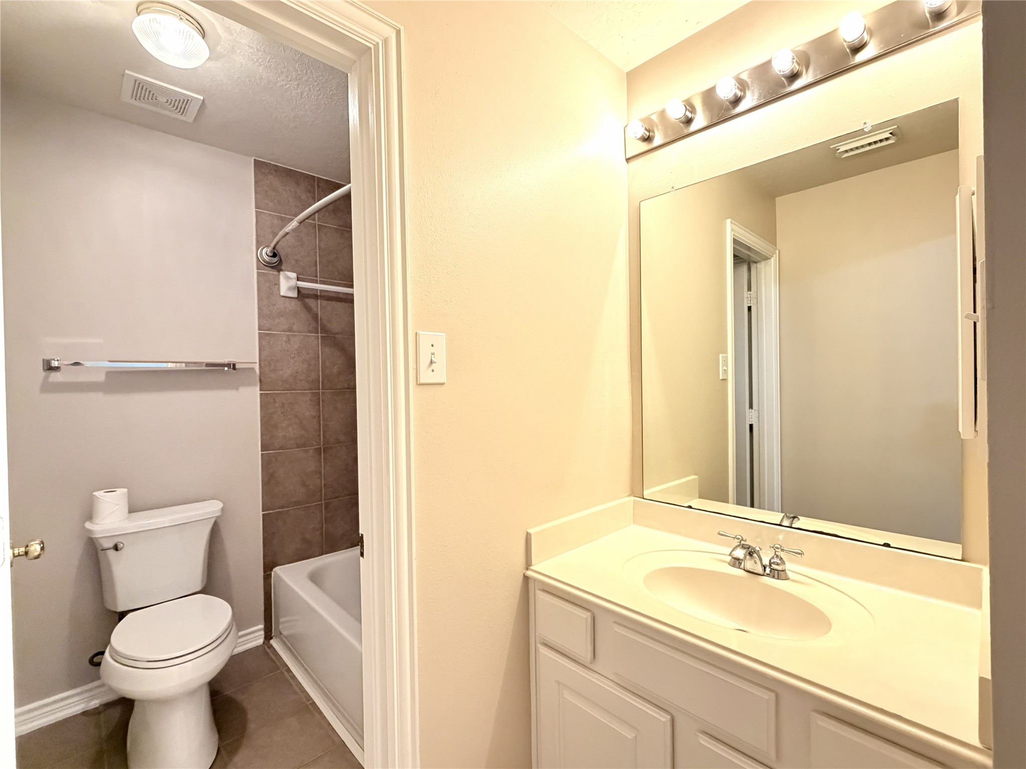 3043 Fallbrook Drive, Pearland, TX 77584