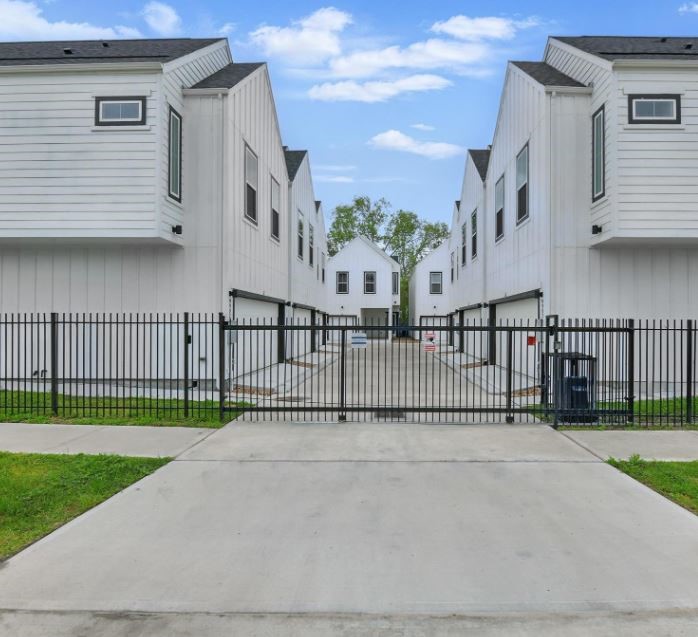 9902 Clark Rd, #B, Houston, TX 77076