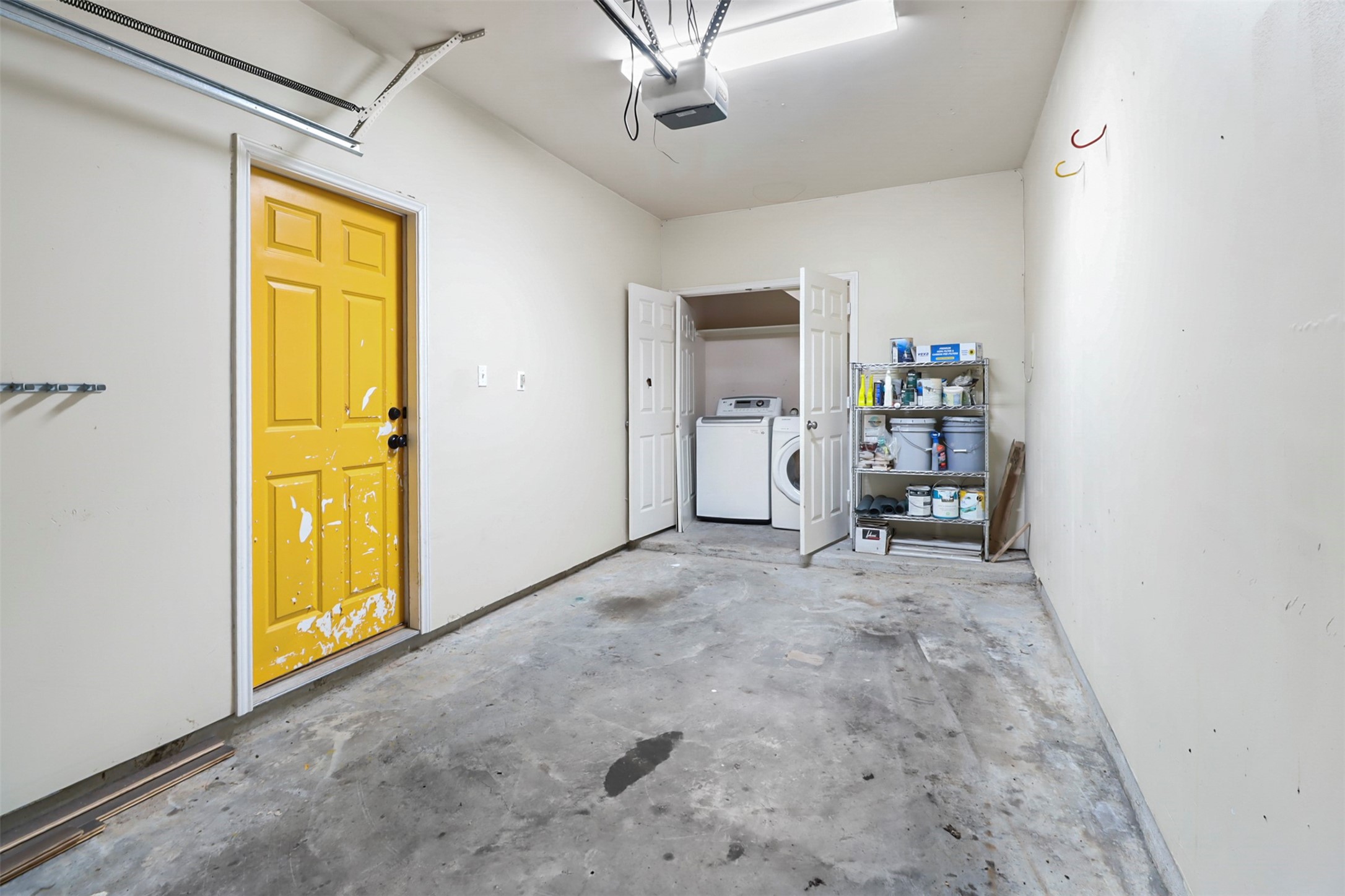 1st floor utility room - inlcude washer and dryer