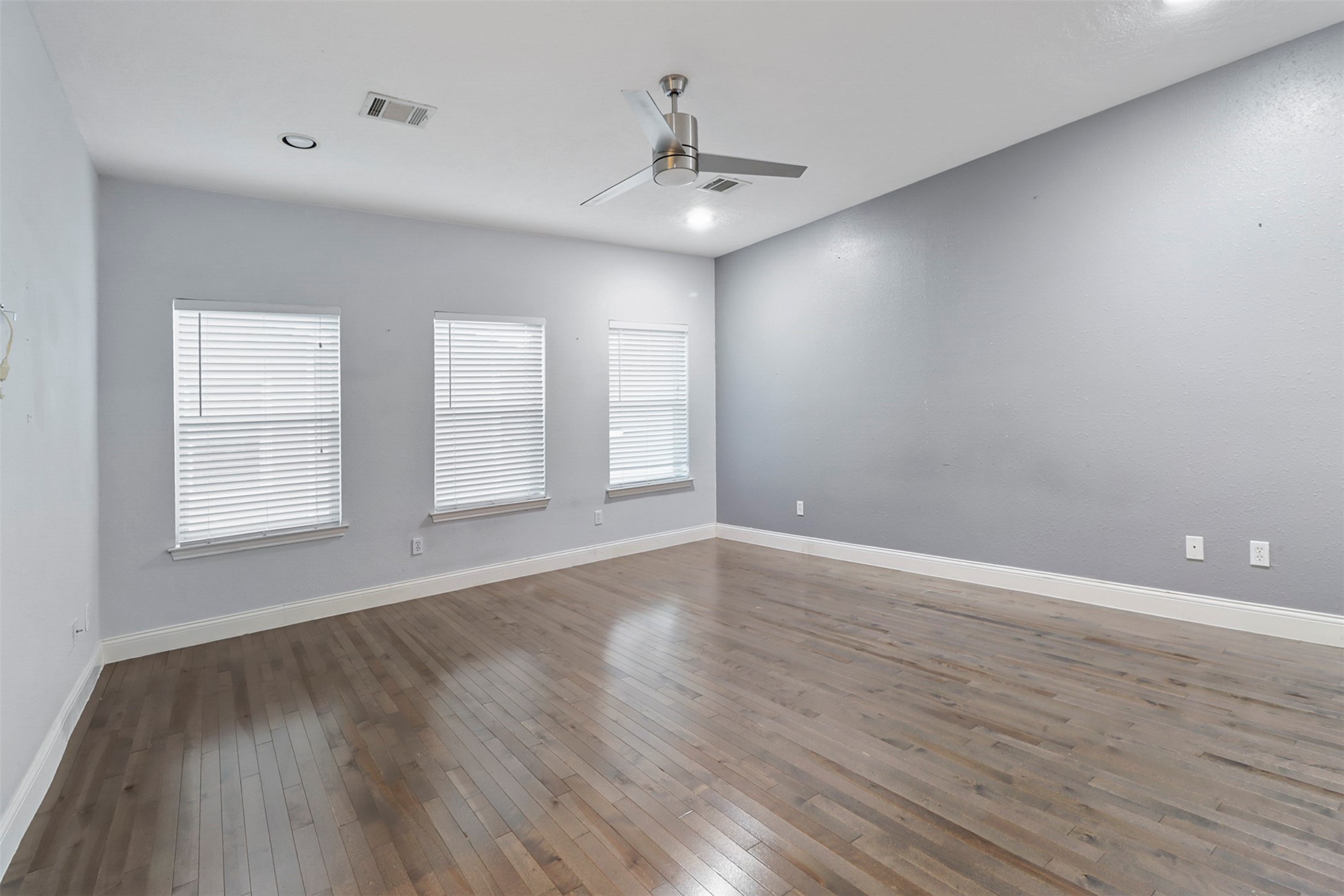 2nd Floor - primary bedroom