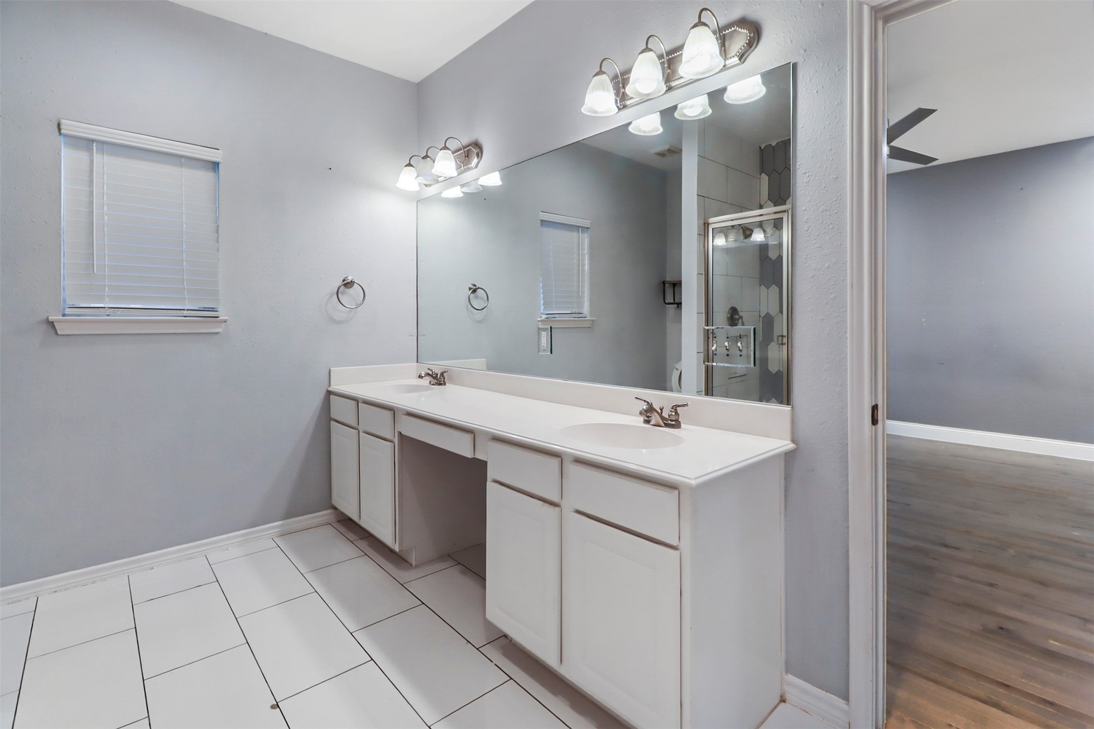 2nd Floor - primary Bathroom