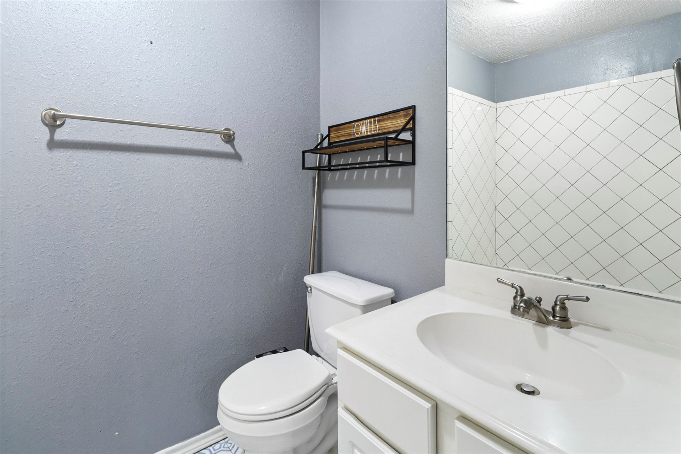 3rd Floor -guest bathroom 3