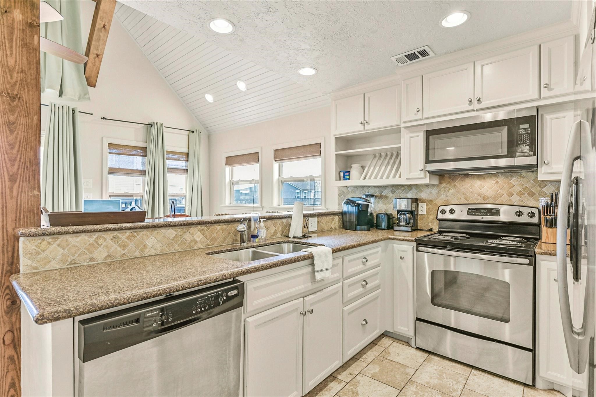 22818 Buena Street, Galveston, TX 77554