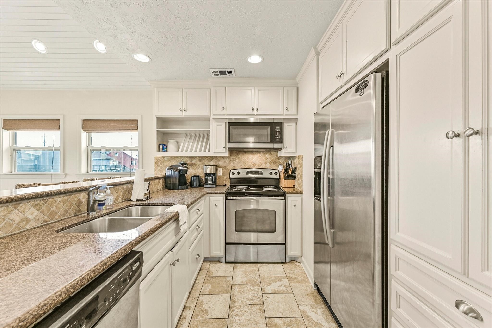 22818 Buena Street, Galveston, TX 77554