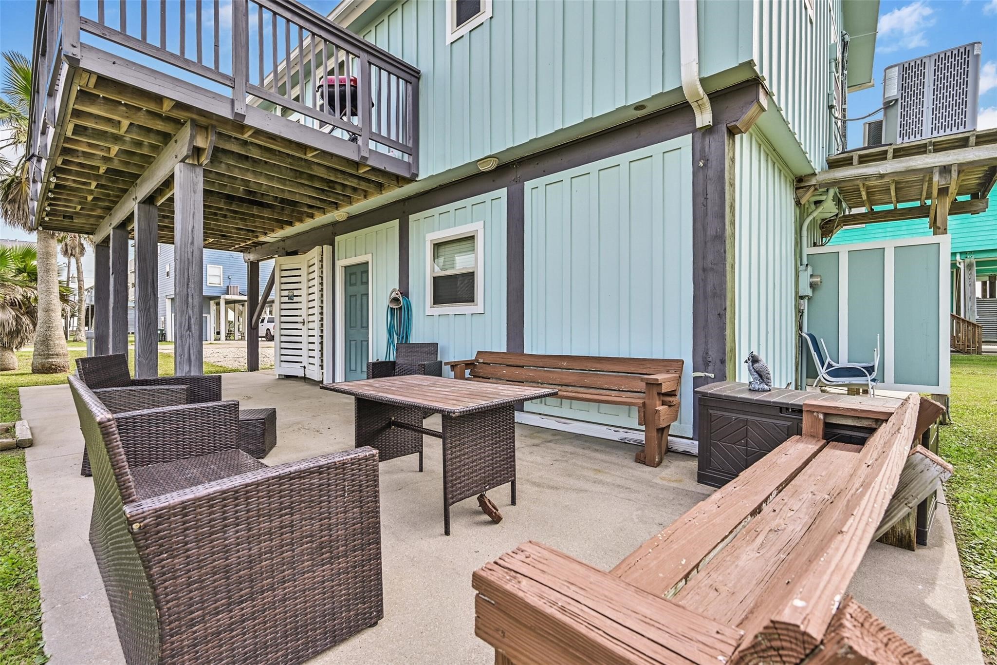 22818 Buena Street, Galveston, TX 77554