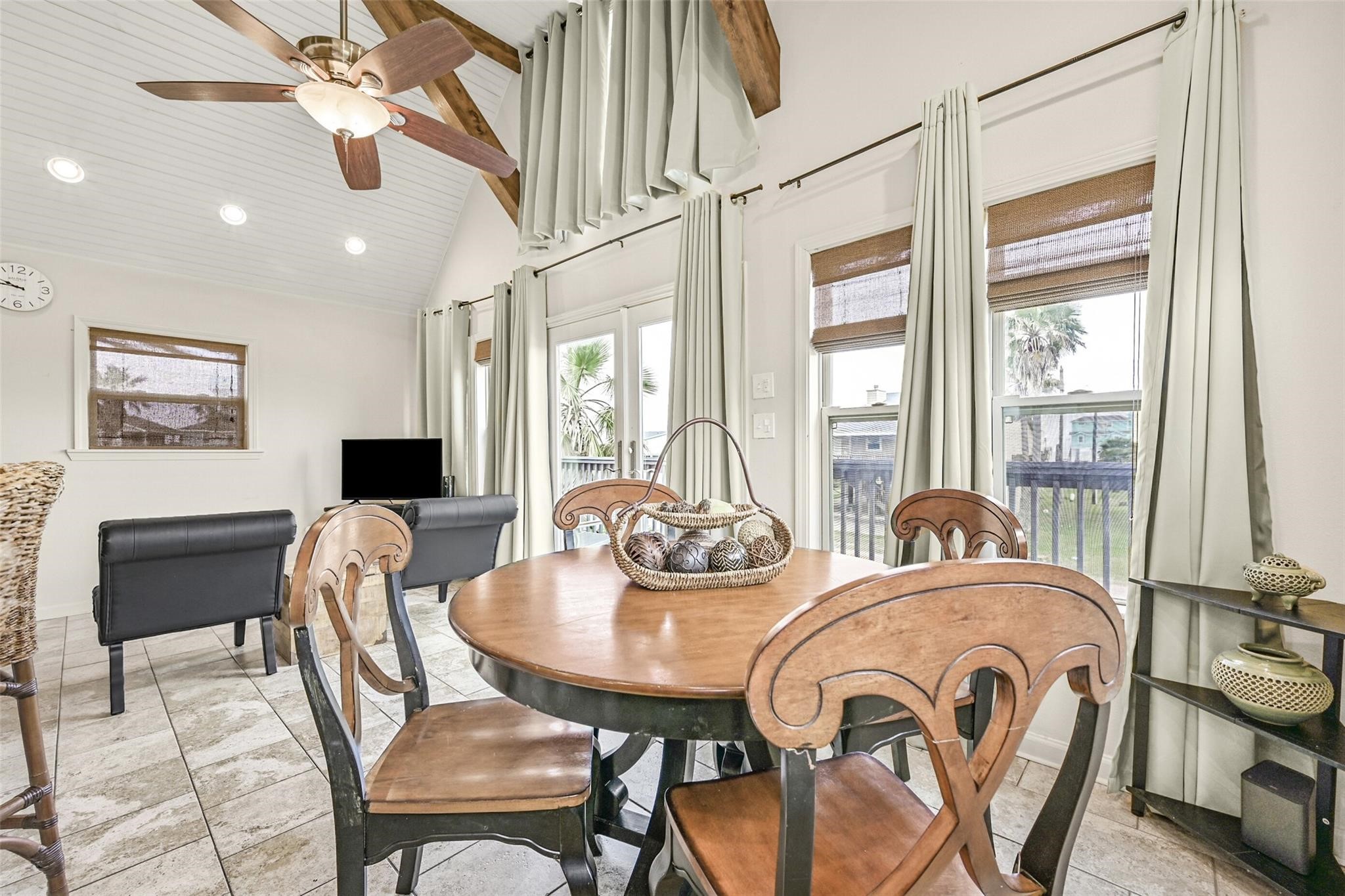 22818 Buena Street, Galveston, TX 77554