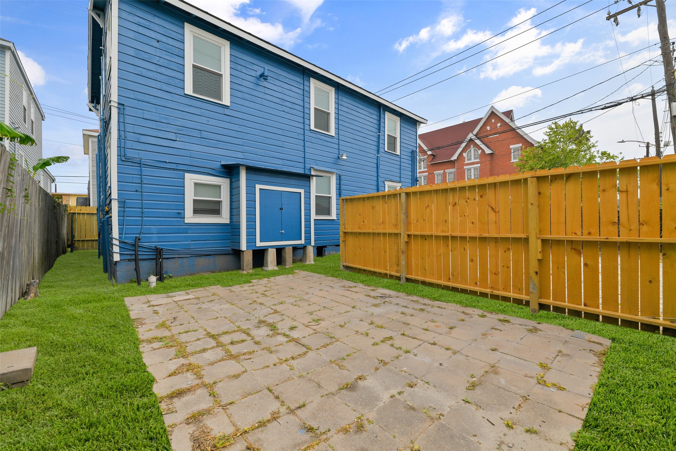 Fenced area shared with each
apartment. Great for entertaining, BBQs, your choice
