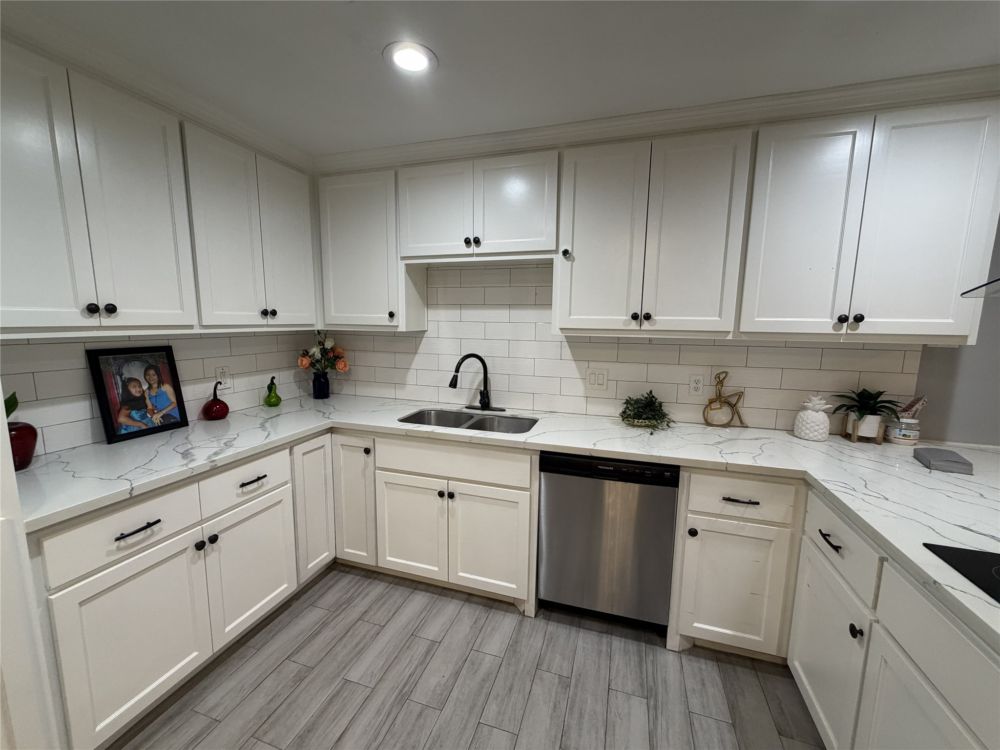 Modern kitchen, recent appliances Modern kitchen, recent appliances