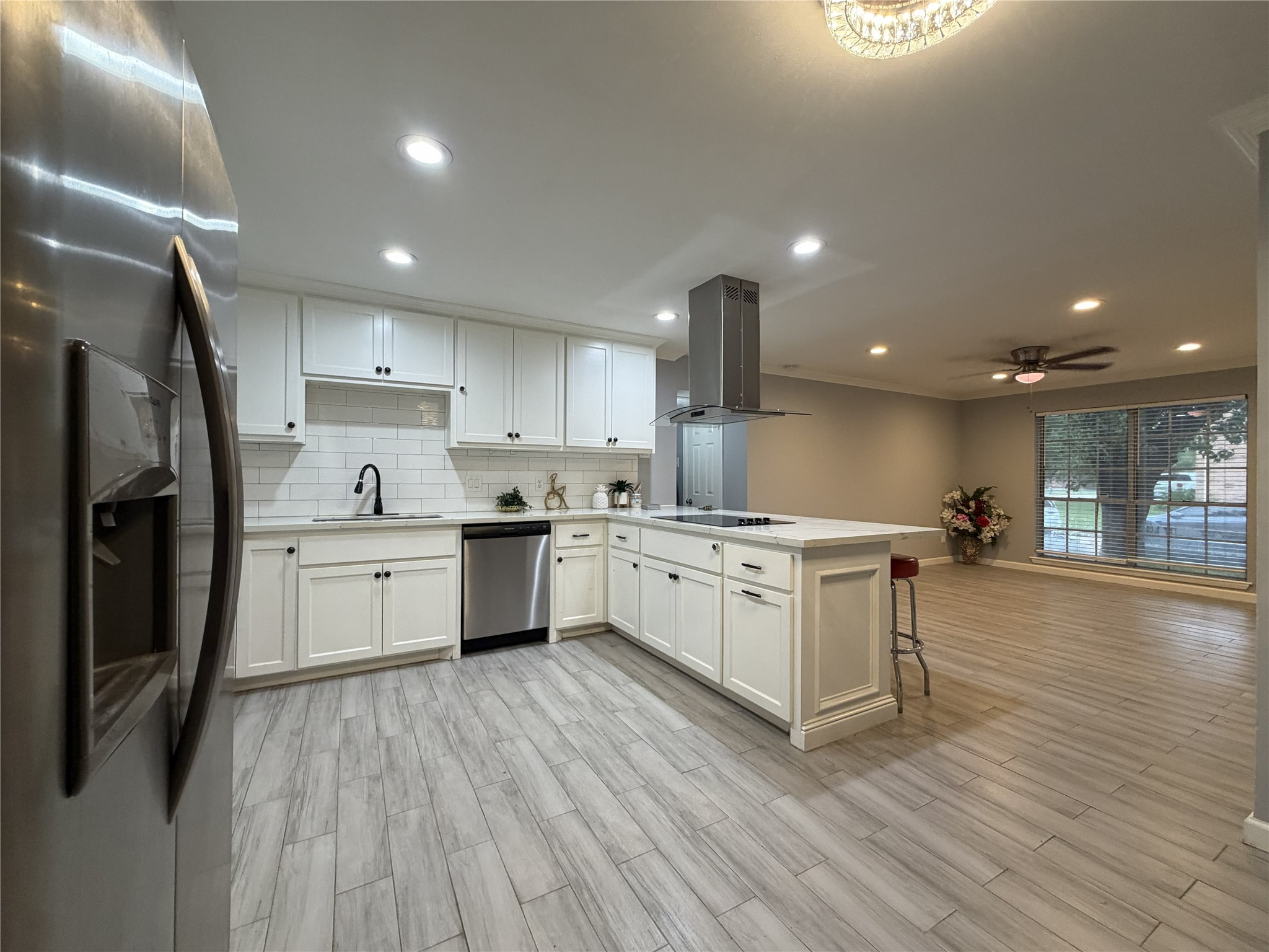 Open floor-plan kitchen Open floor-plan kitchen