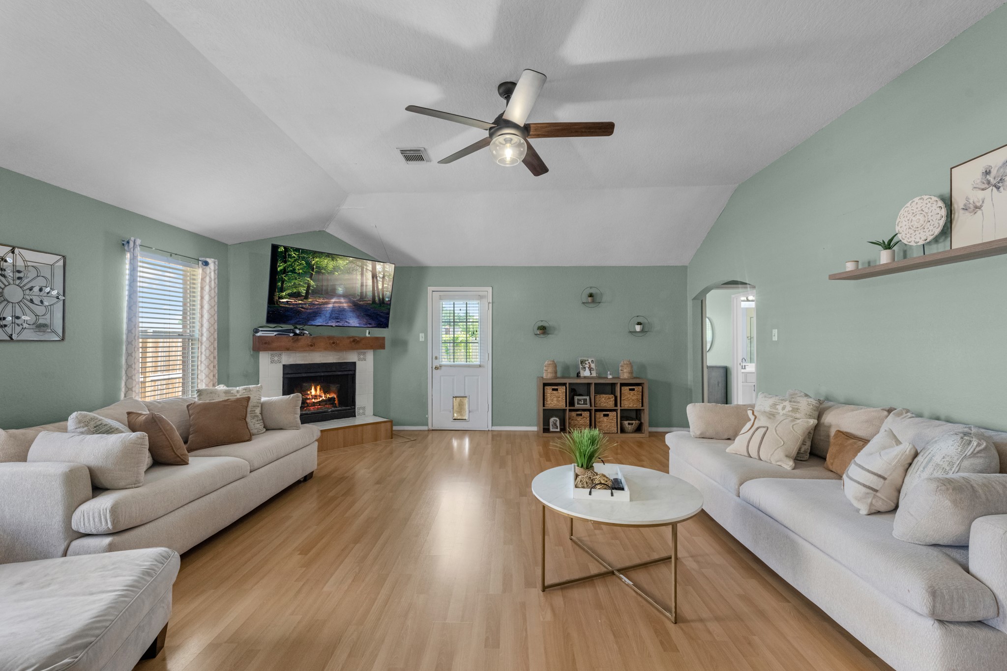 Spacious living room