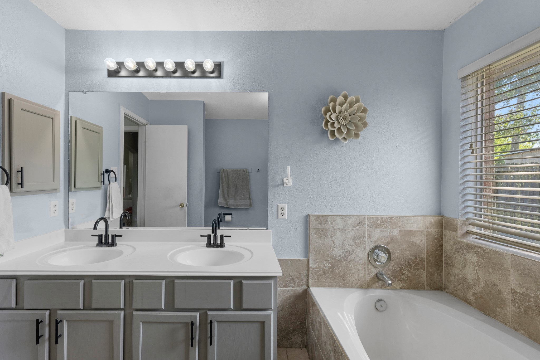 Another view of the primary bath