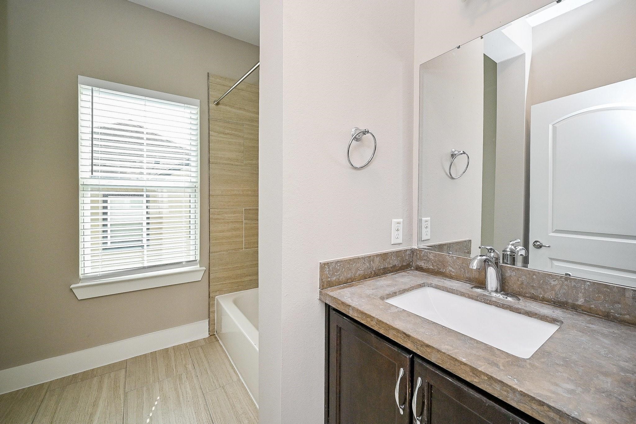 955 W 24th Street, #C, Houston, TX 77008