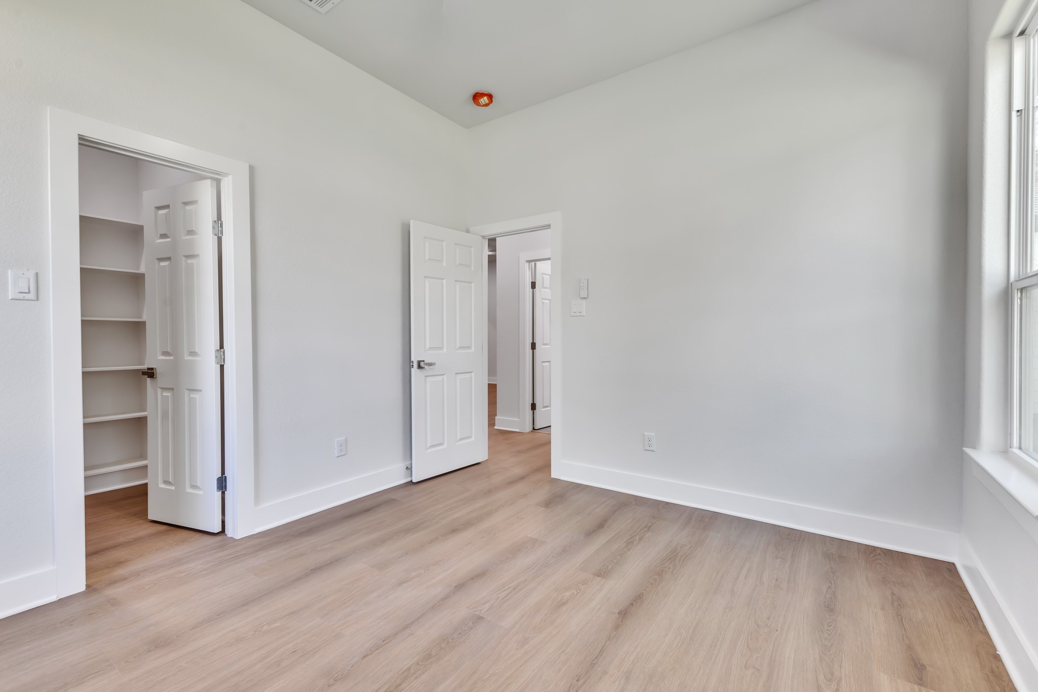 Spacious Bedroom with Closet