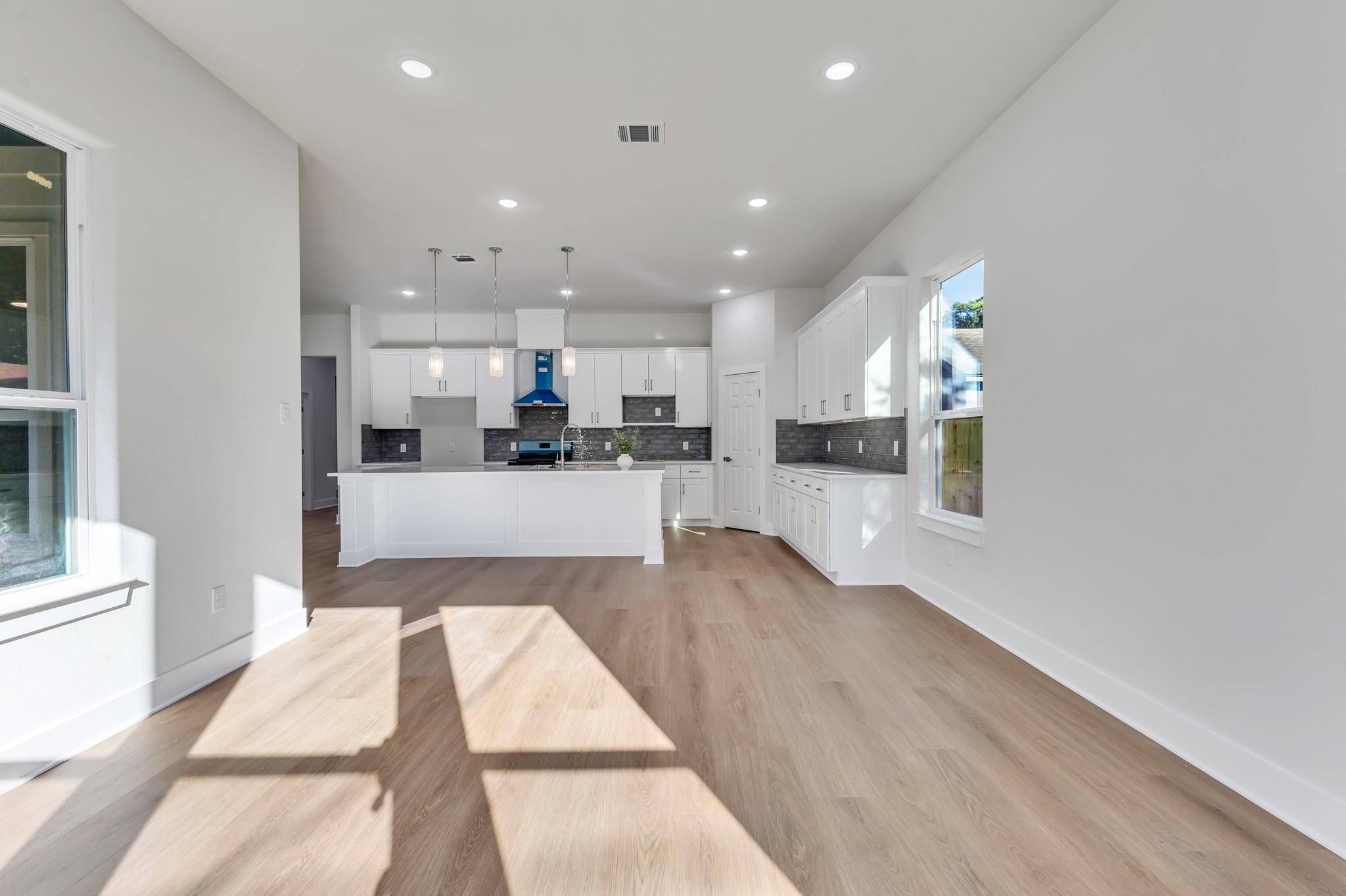Open-Concept Dining Area & Kitchen