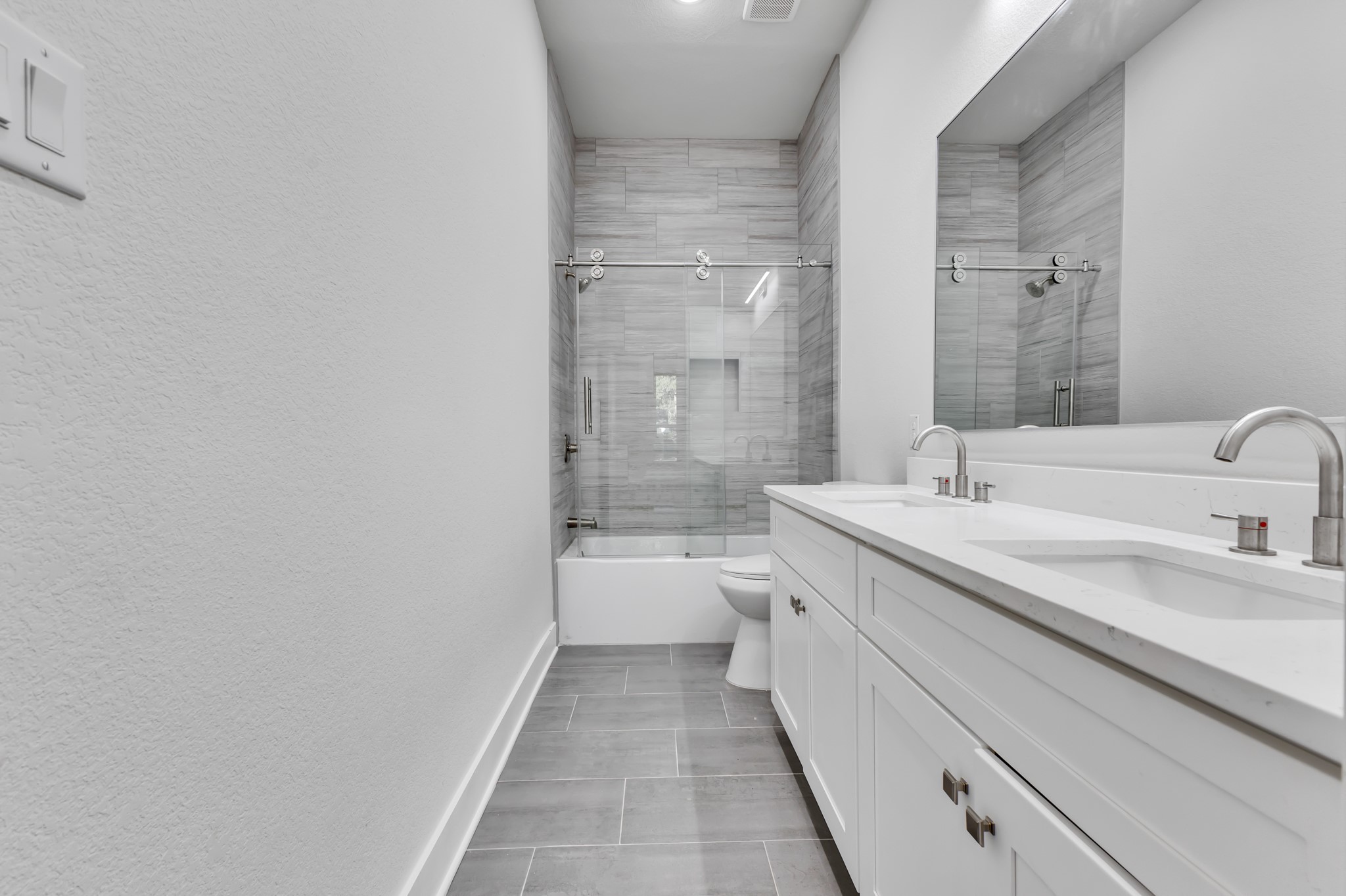 Full Bathroom with Tub/Shower & Double Vanity