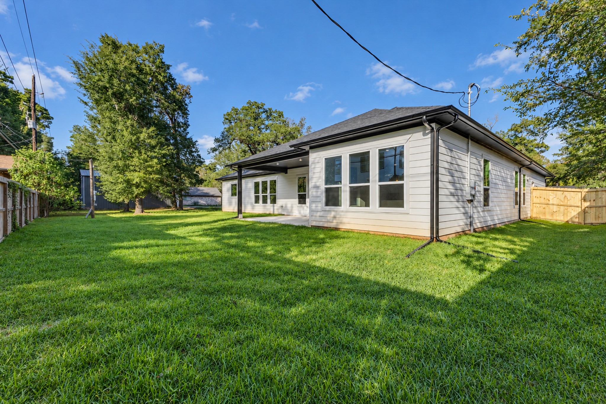 Attractive Exterior & Green Lawn