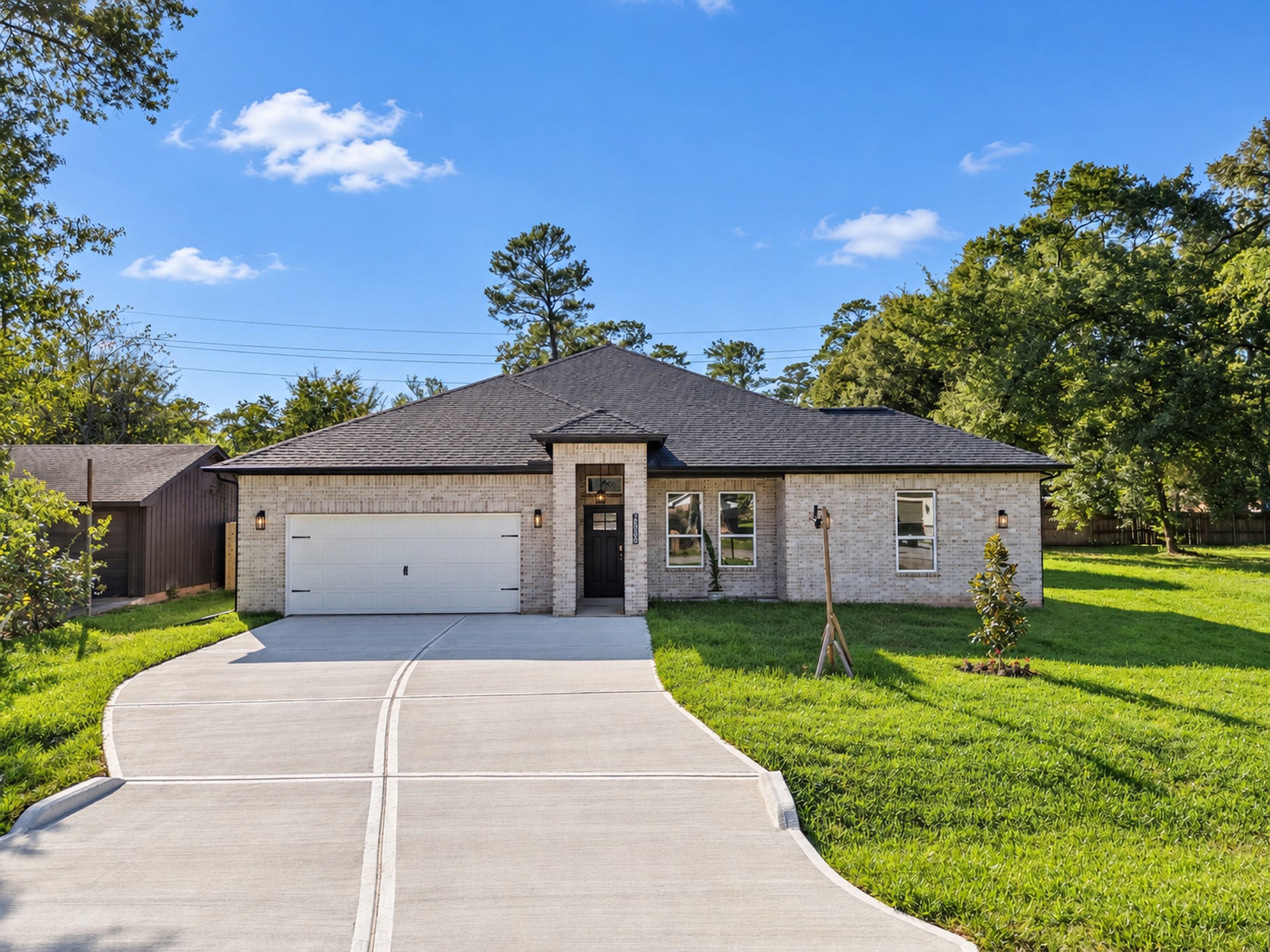 Beautiful Front Exterior & Driveway