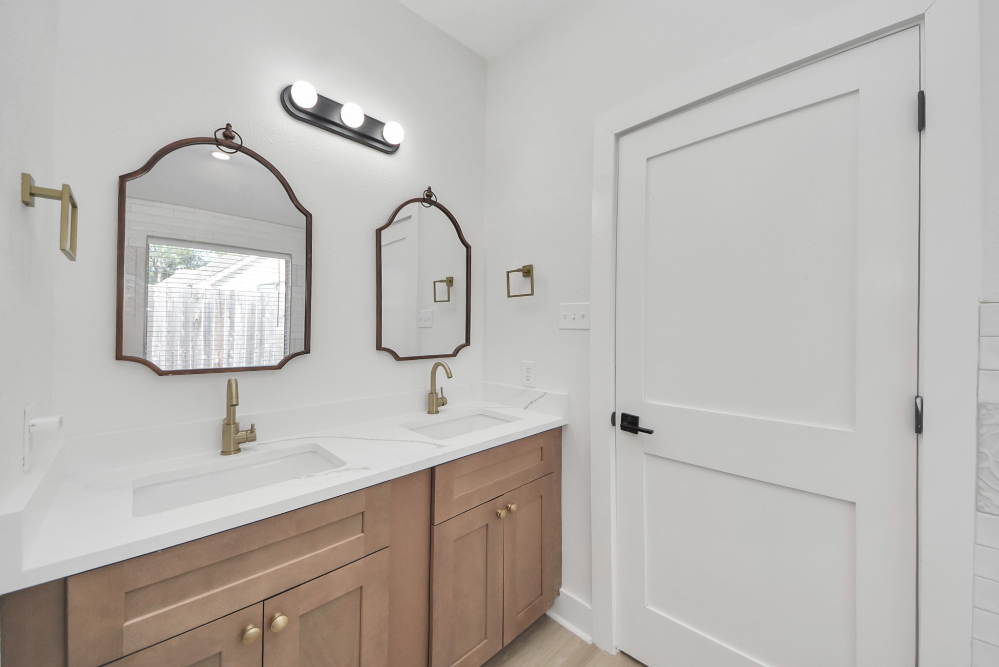 2914 Laguna Shores Lane, League City, TX 77573