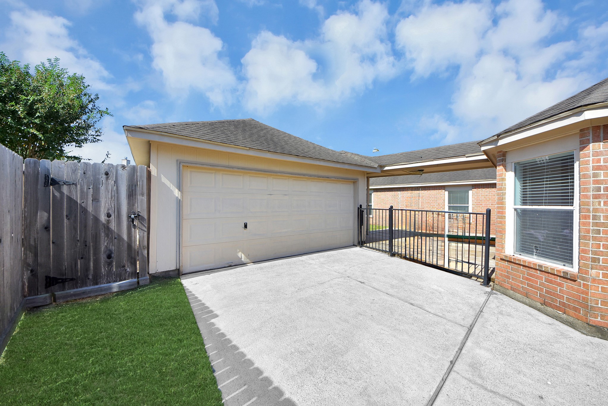 2914 Laguna Shores Lane, League City, TX 77573