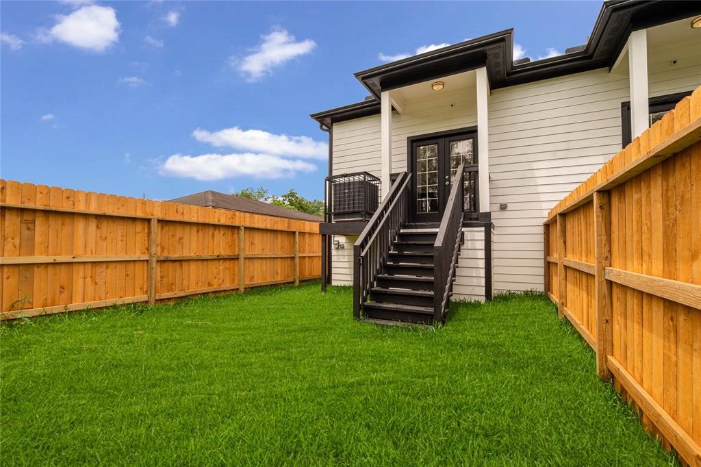 Low maintenace backyard. Landlord cover the cut you just have to water.