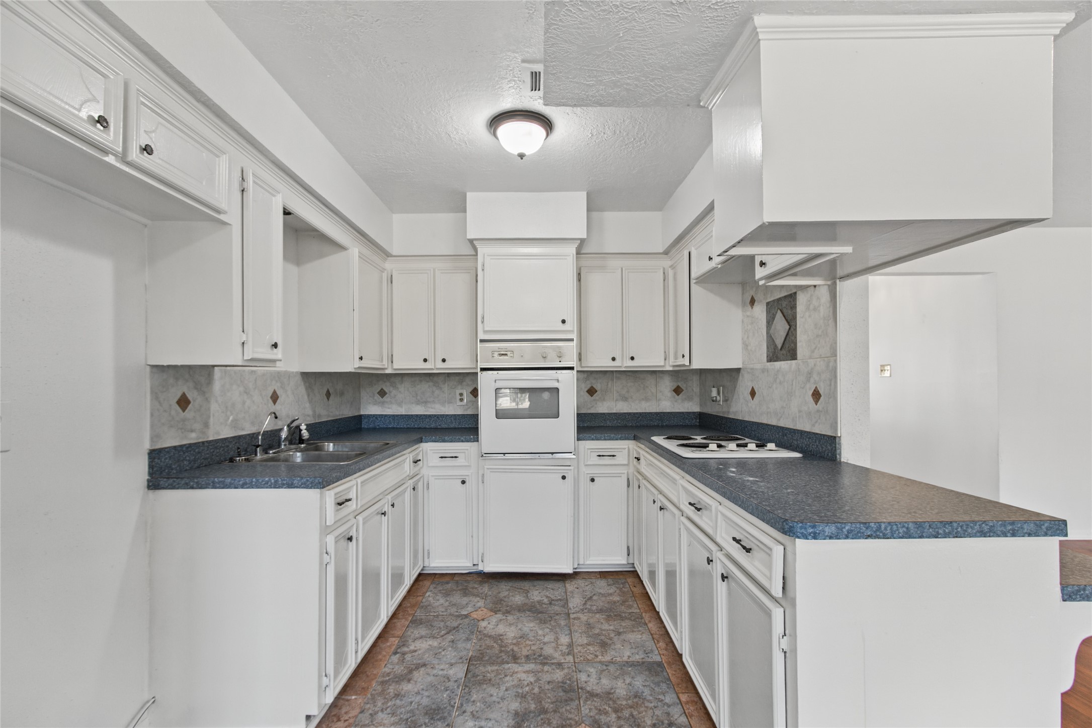 5502 Wickwillow Lane, Alvin, TX 77511