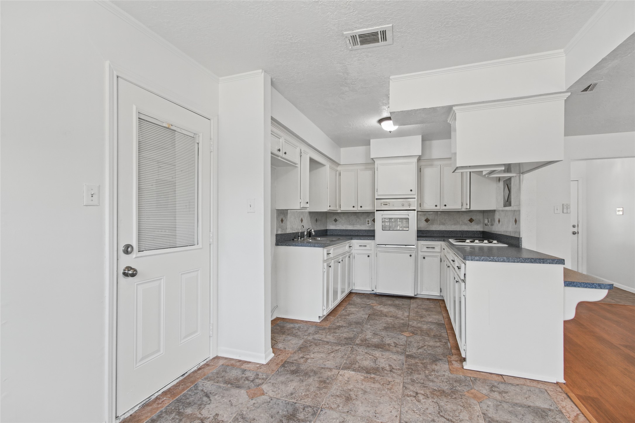 5502 Wickwillow Lane, Alvin, TX 77511