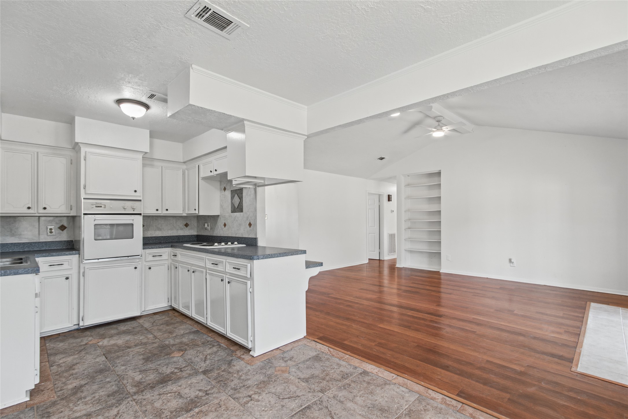 5502 Wickwillow Lane, Alvin, TX 77511