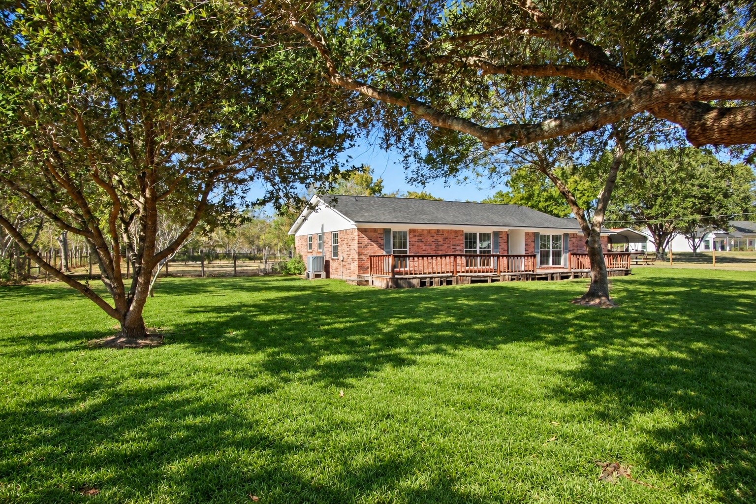 5502 Wickwillow Lane, Alvin, TX 77511