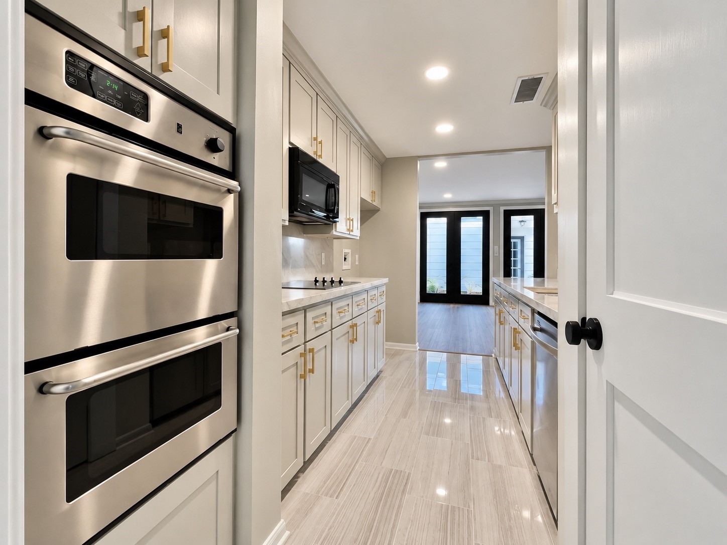 Double ovens and a pantry make this kitchen functional.