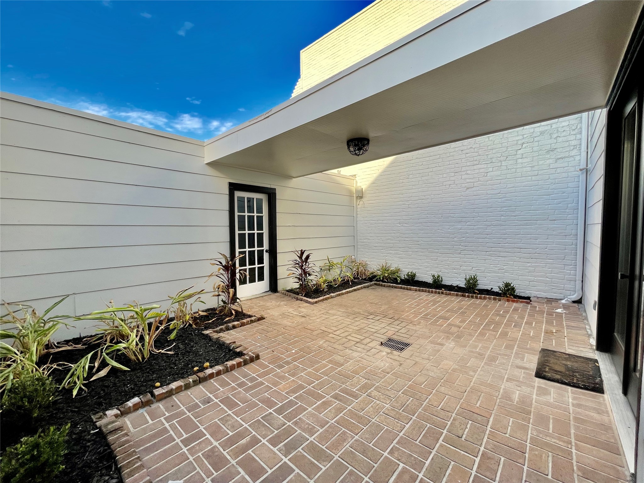 The courtyard is a great place to relax and enjoy the outside.  Especially in the spring and fall.  High walls on both sides give a nice private setting.