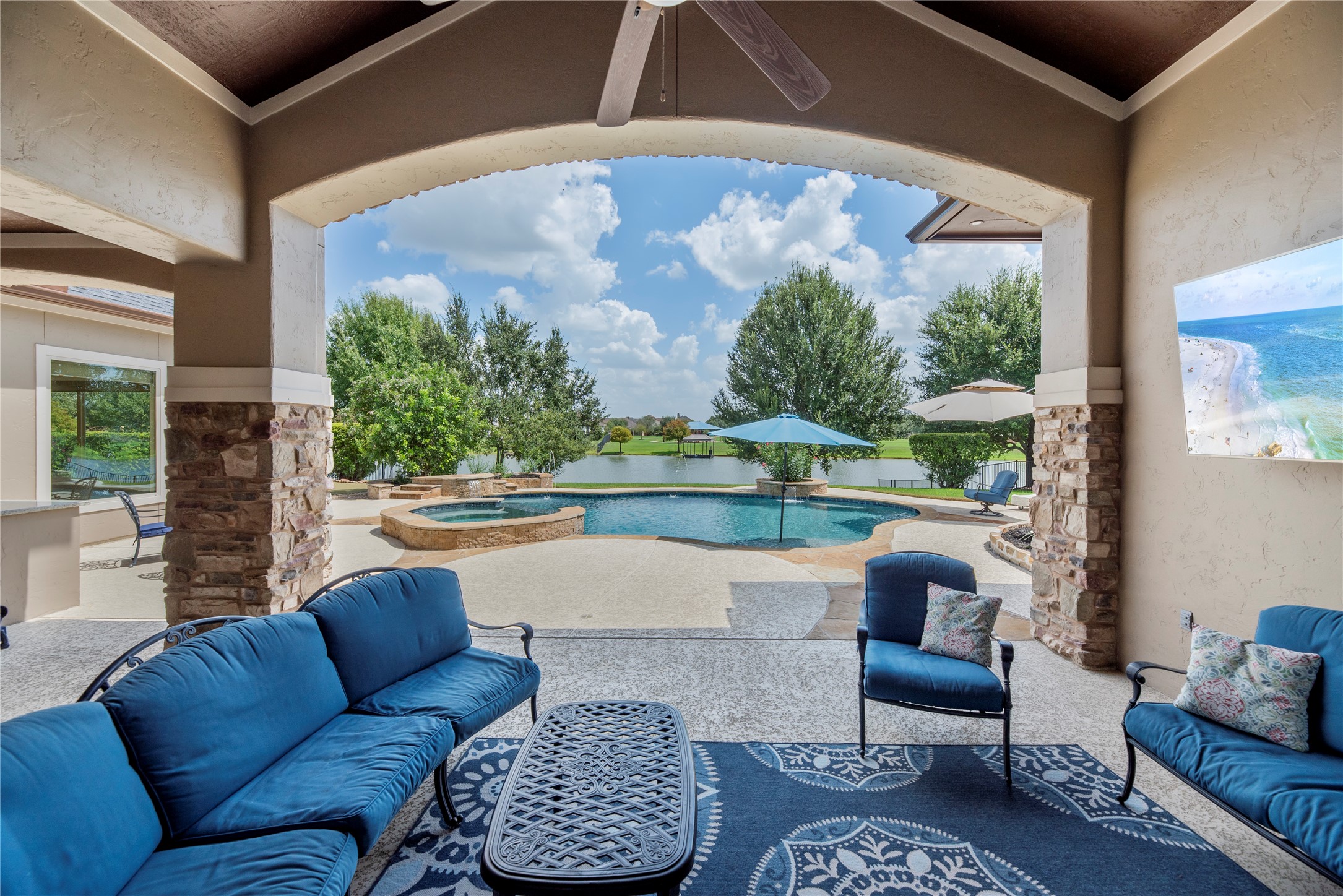 This is the outdoor living space dreams are made of ! This is the outdoor living space dreams are made of !