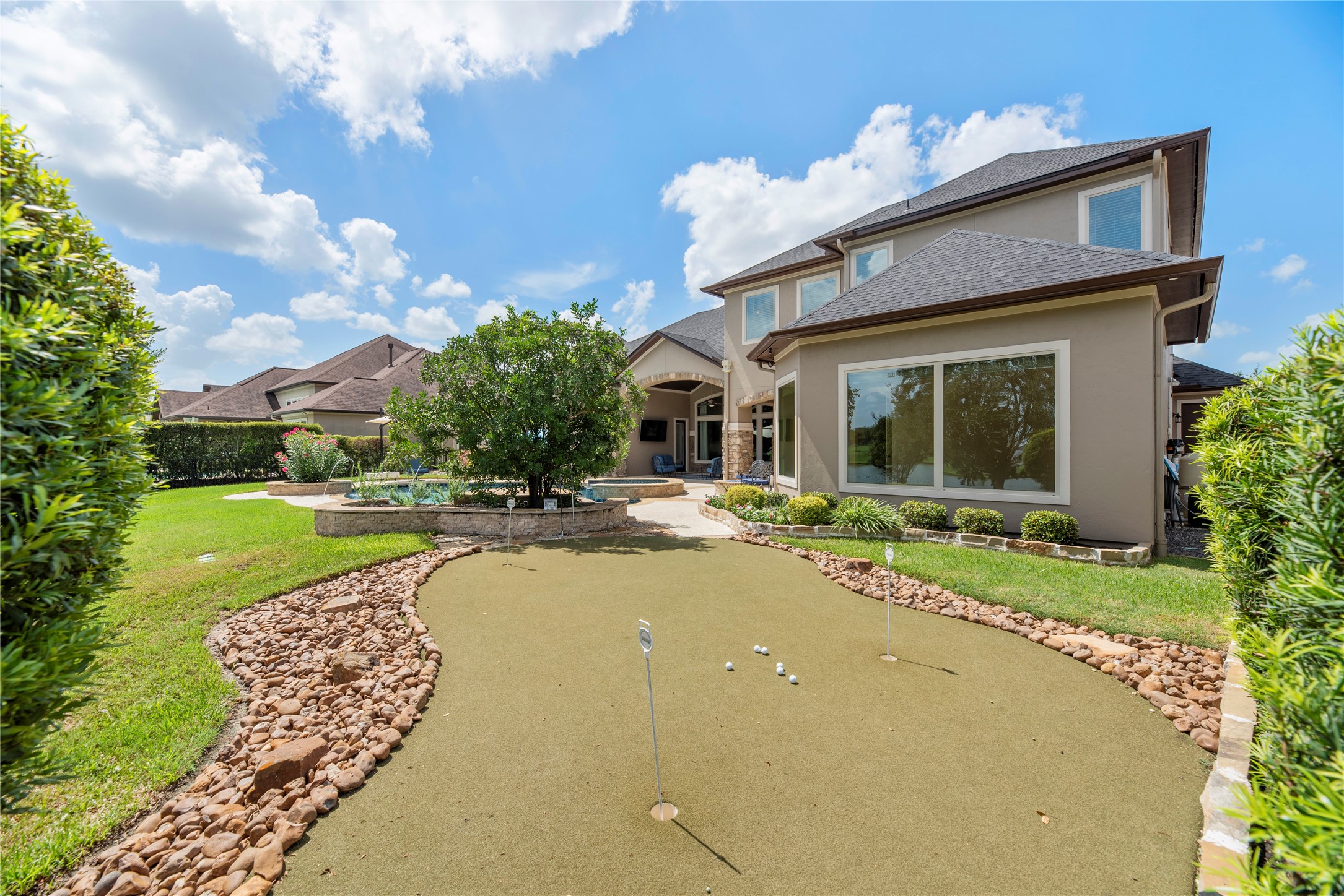 Built in putting green, is fun for all ages