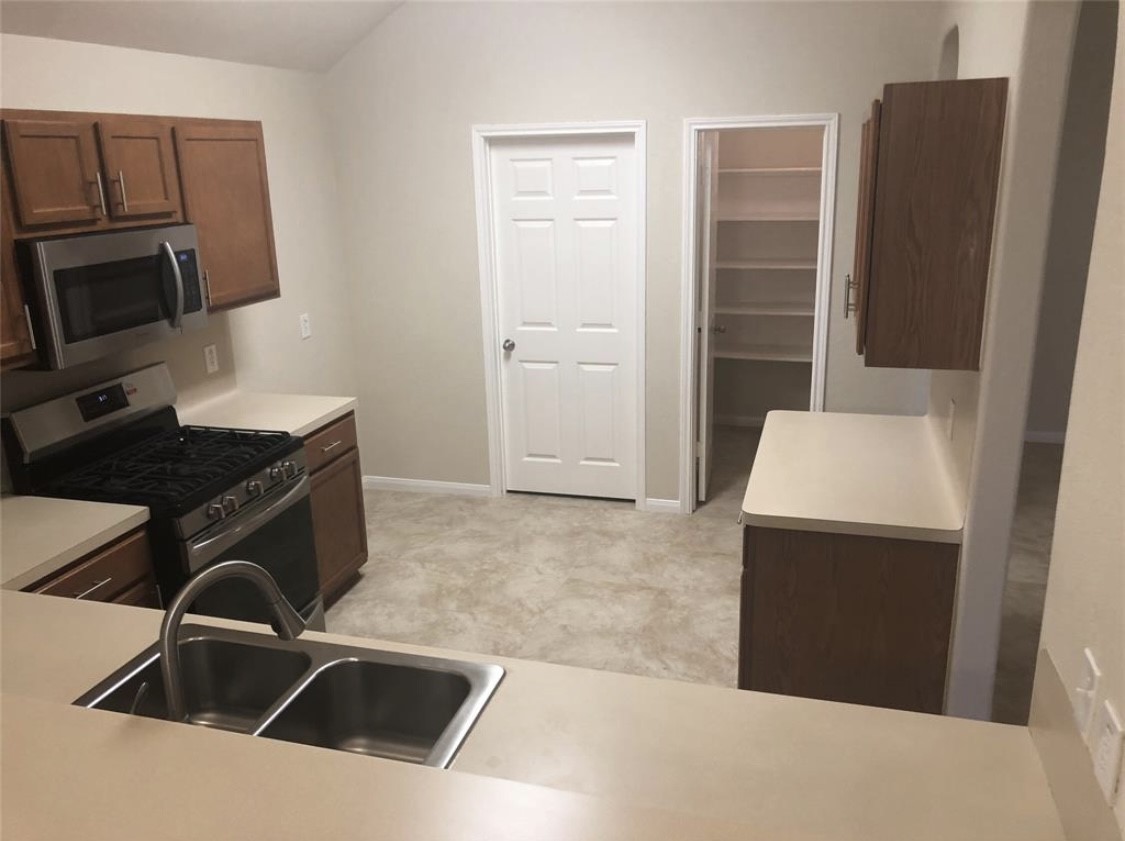 4015 East Teal Estates Circle, Fresno, TX 77545