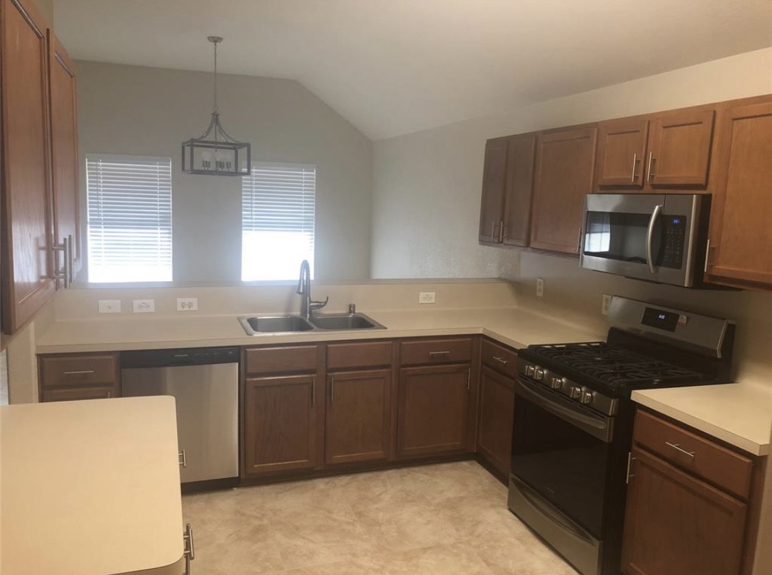 4015 East Teal Estates Circle, Fresno, TX 77545
