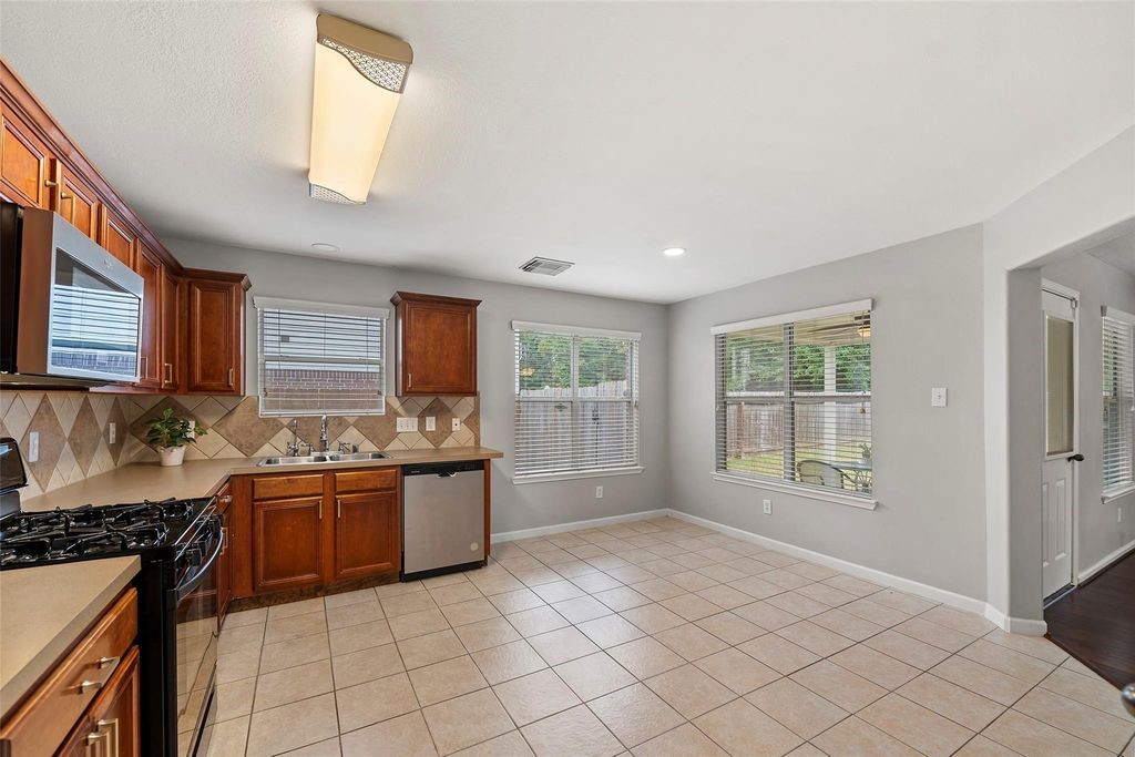 2518 Hidden Park Lane, Conroe, TX 77385