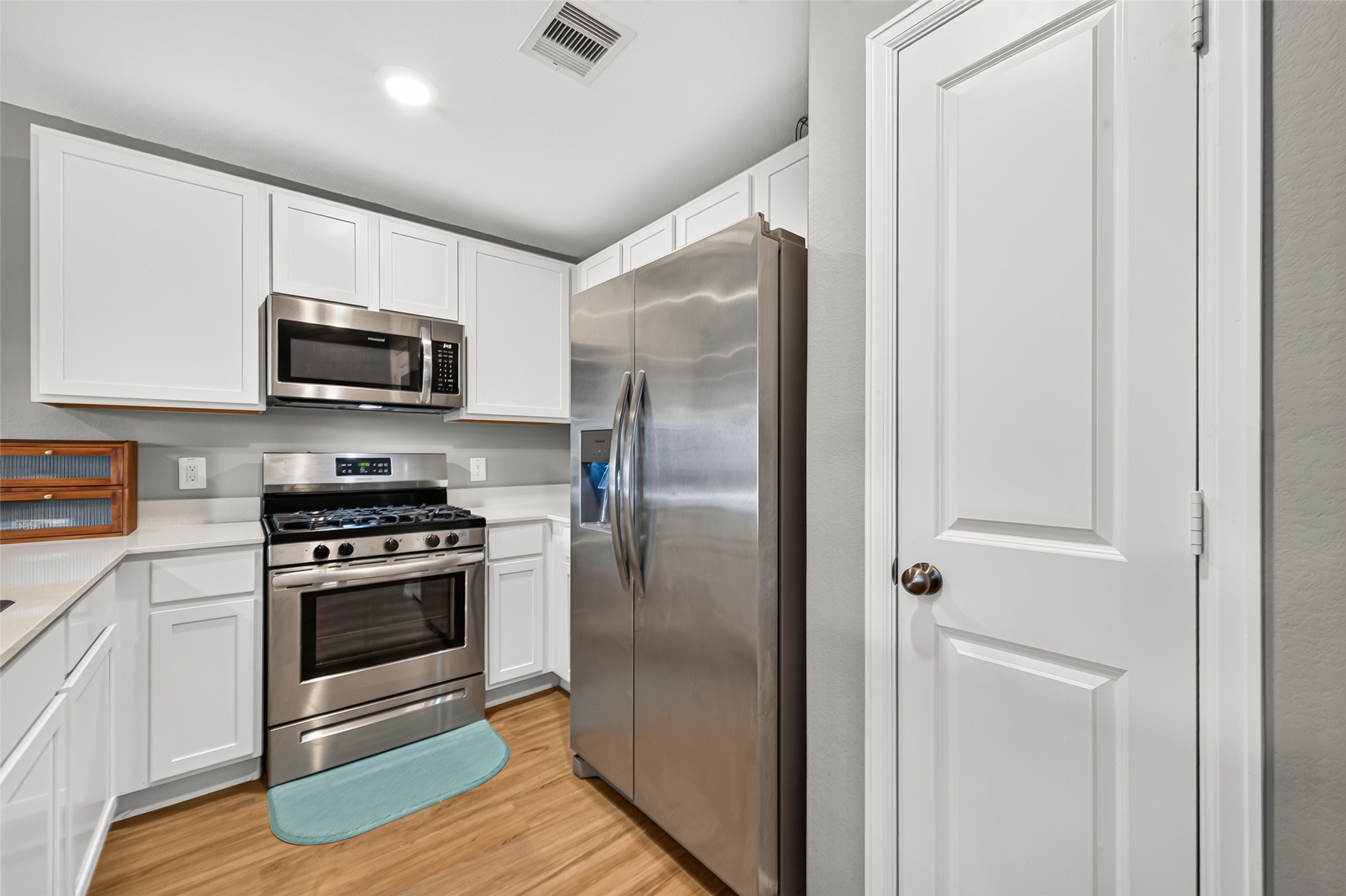724 Larkspur Shadow Drive, Magnolia, TX 77354