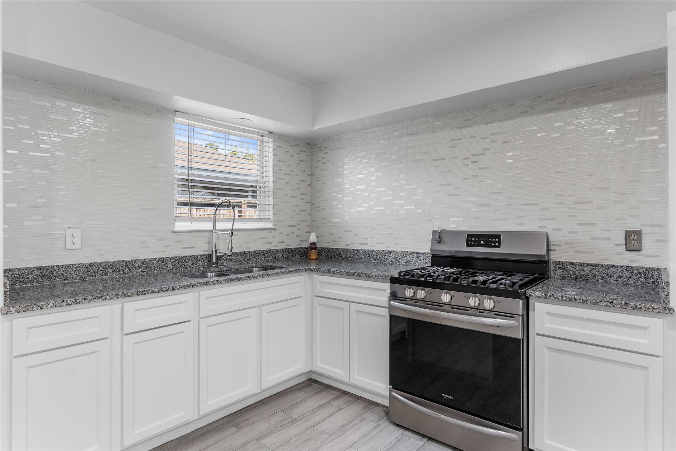 1215 Glenmore Drive, Pasadena, TX 77503
