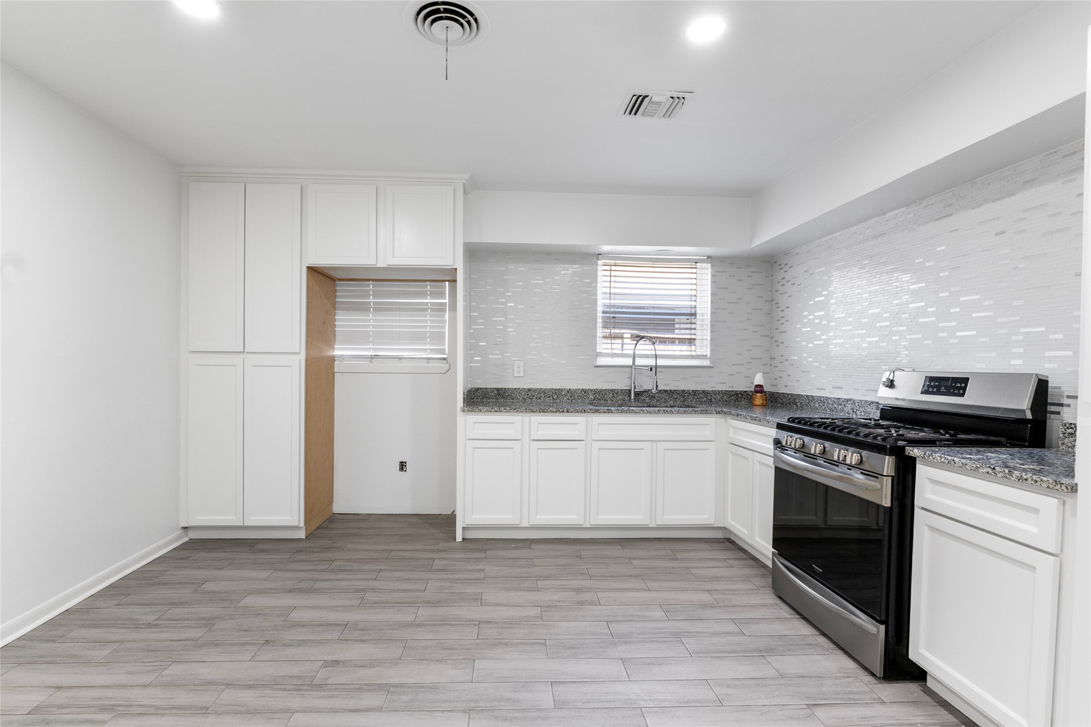 1215 Glenmore Drive, Pasadena, TX 77503
